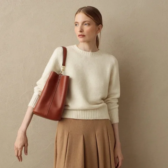 Le Tanneur Brand New Cognac Brown Bucket Bag in Grained Leather. Large Size! - Picture 15 of 16